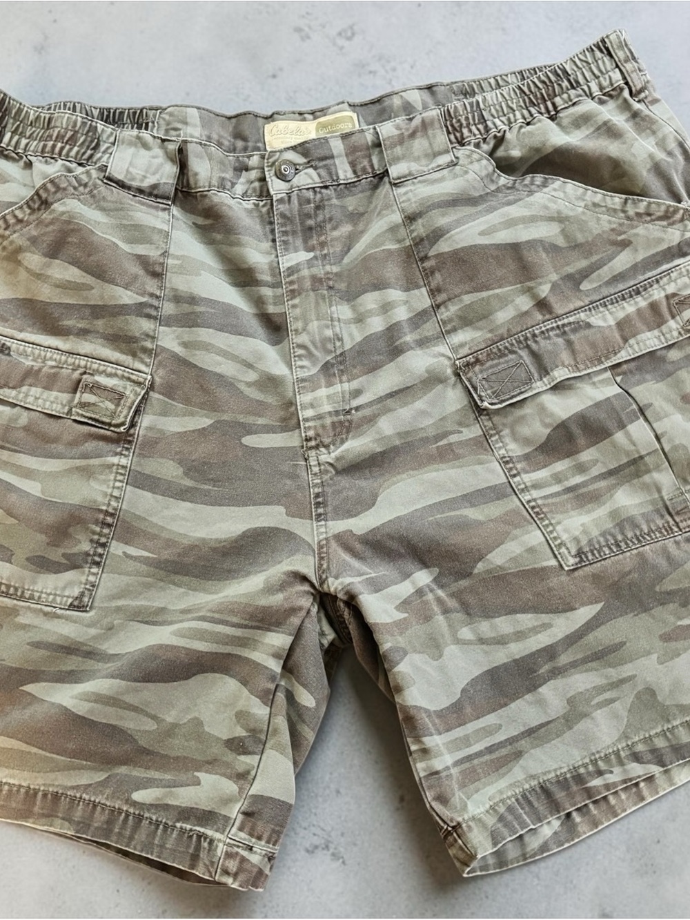 Cabela’s Camo Cargo Shorts Men’s Size 46 Gorpcore Streetwear Utility